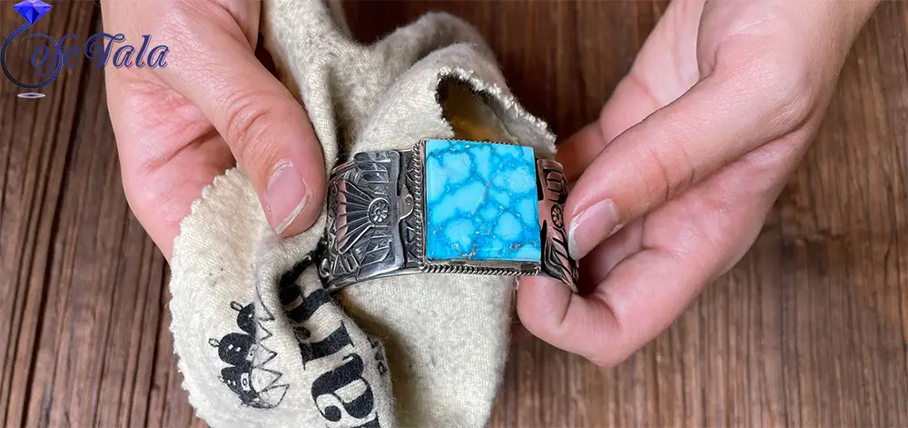 تمیز کردن سنگ فیروزه چرب شده