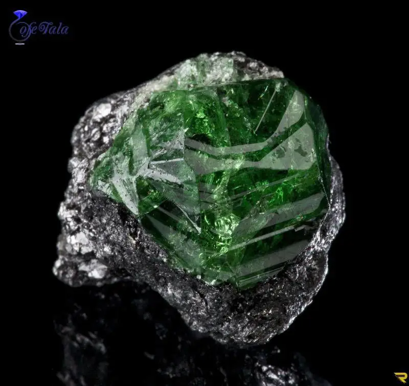 چگونه از سنگ یشم نگهداری و آن را تمیز کنیم؟